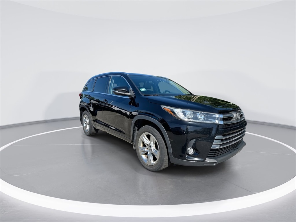 Used 2018 Toyota Highlander Limited with VIN 5TDDZRFH7JS804285 for sale in Indianapolis, IN