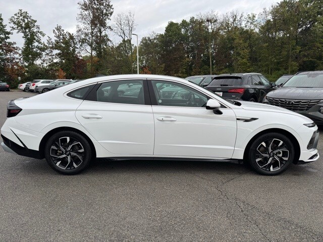 2024 Hyundai Sonata SEL photo 2