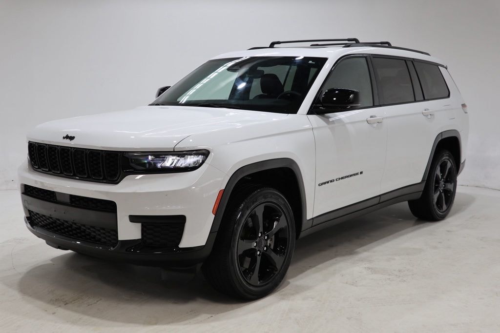 Used 2023 Jeep Grand Cherokee L Laredo SUV