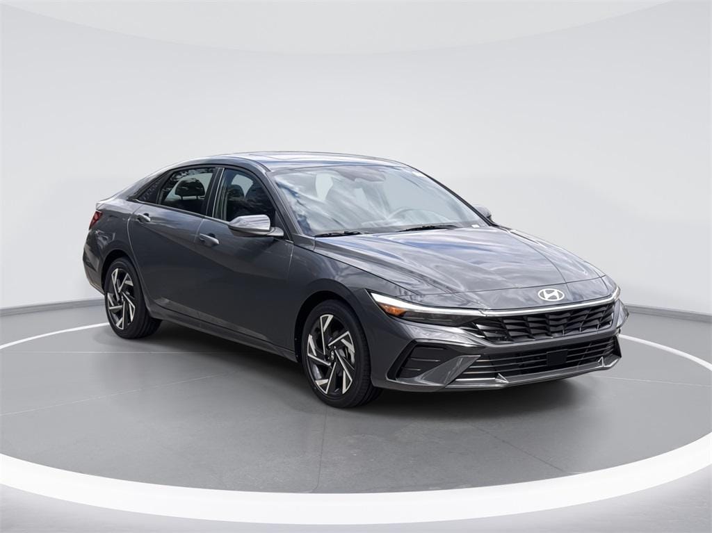 2025 Hyundai Elantra SEL's photo