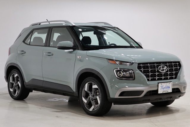 2025 Hyundai Venue SEL IVT's photo