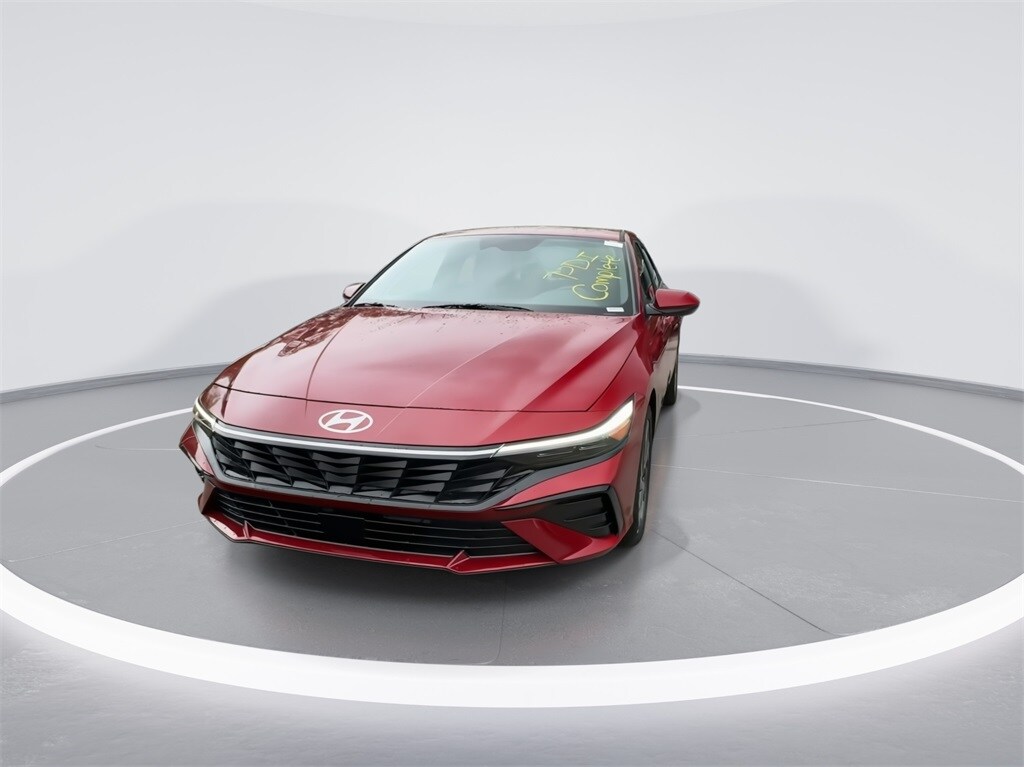 2025 Hyundai Elantra SEL Convenience photo 3