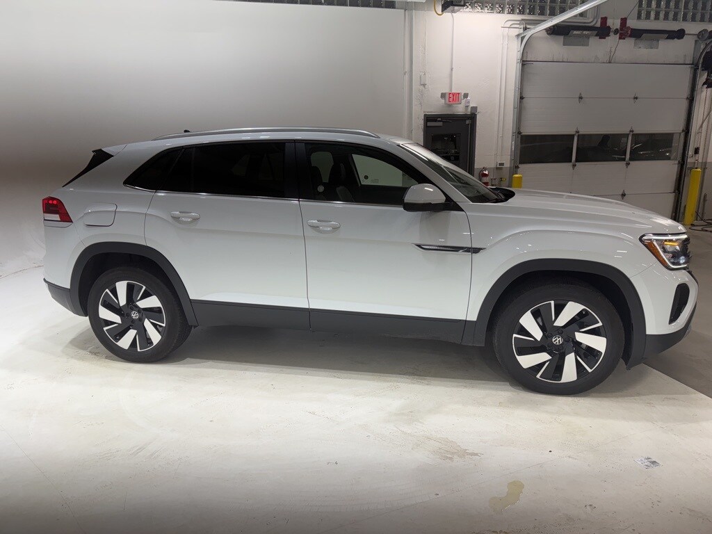 Used 2025 Volkswagen Atlas Cross Sport 2.0T SE w/Technology SUV