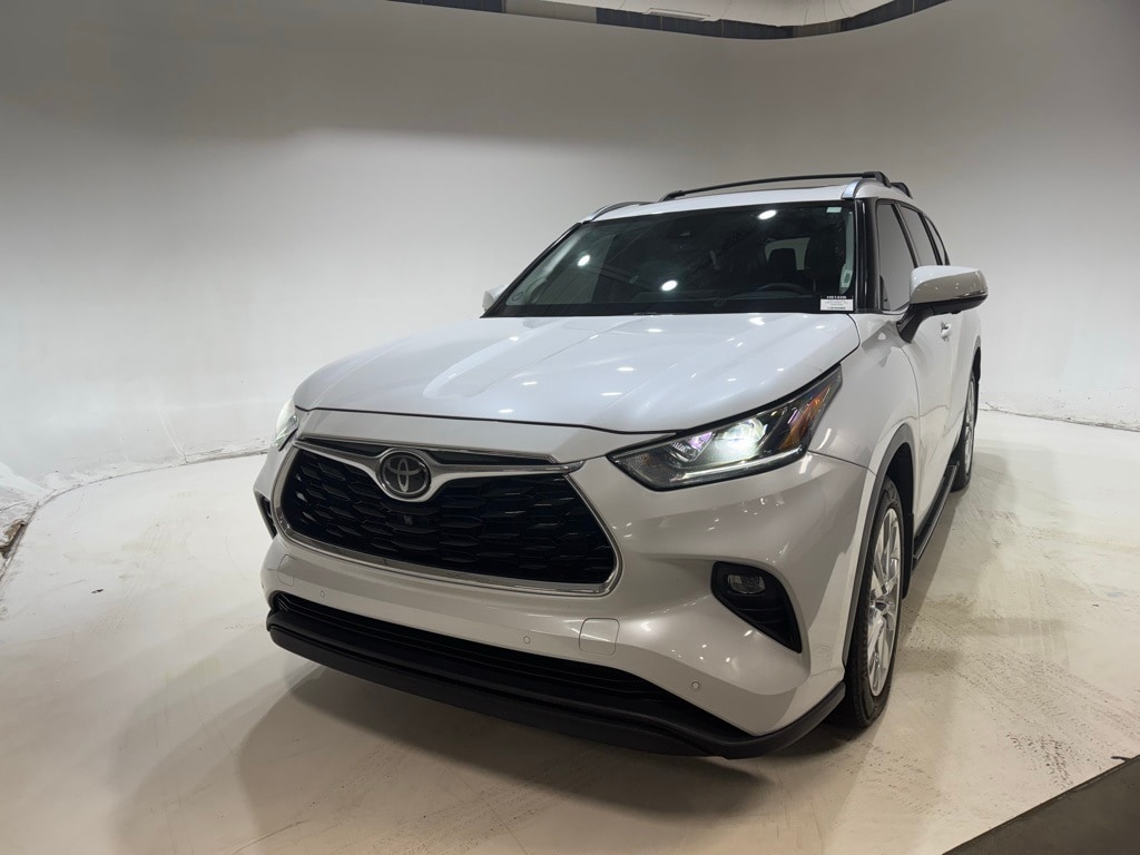 2023 Toyota Highlander Limited's photo