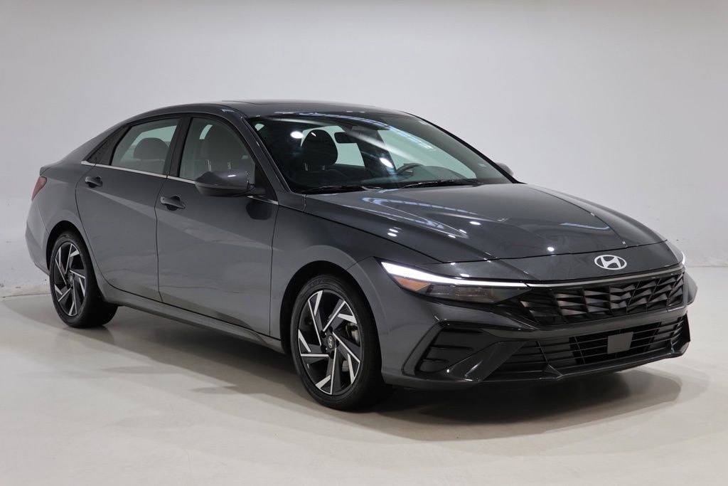 Used 2025 Hyundai Elantra SEL Convenience Sedan