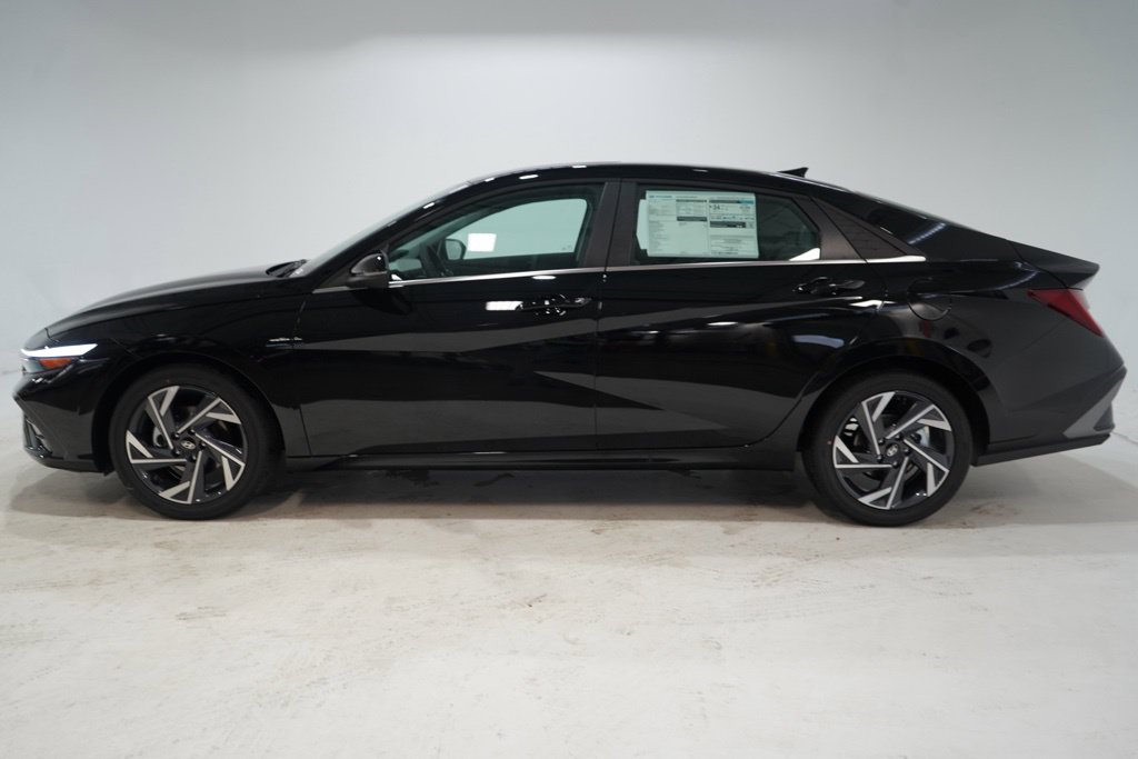 New 2026 Hyundai Elantra Limited Sedan