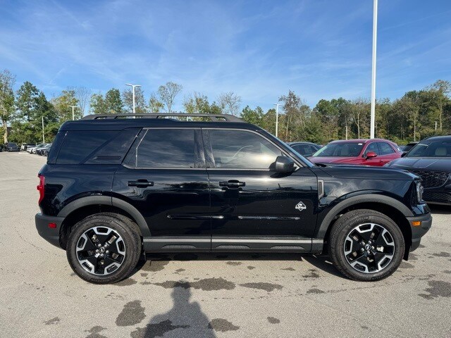 2023 Ford Bronco Sport Outer Banks photo 2