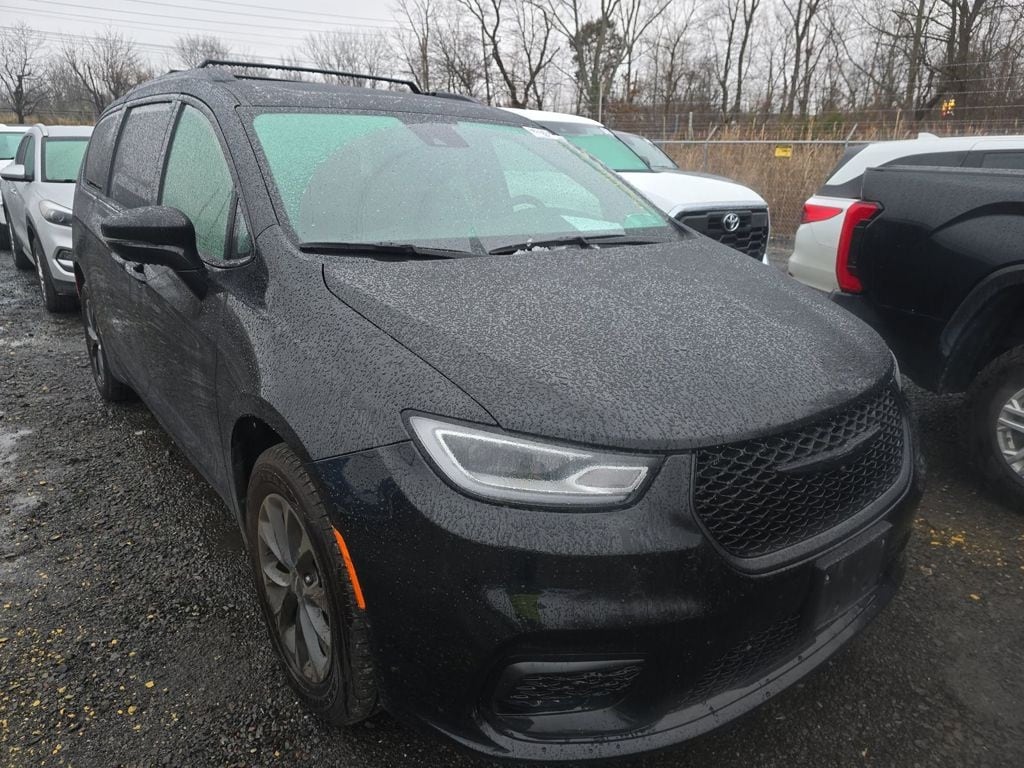 Used 2022 Chrysler Pacifica Touring L Van Passenger Van