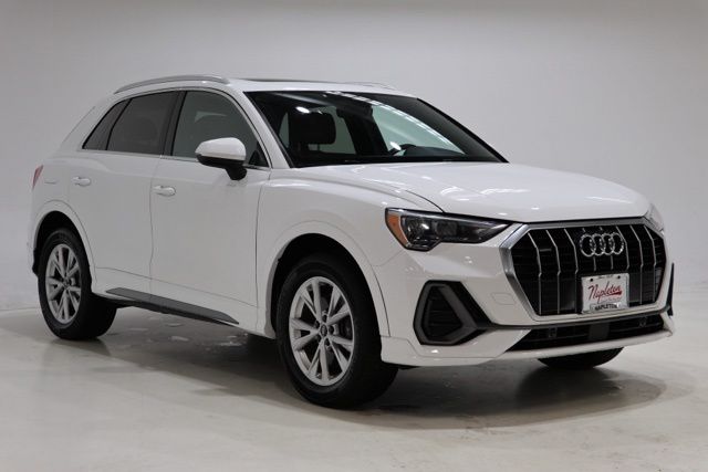 2022 Audi Q3 45 TFSI S Line Premium quattro's photo