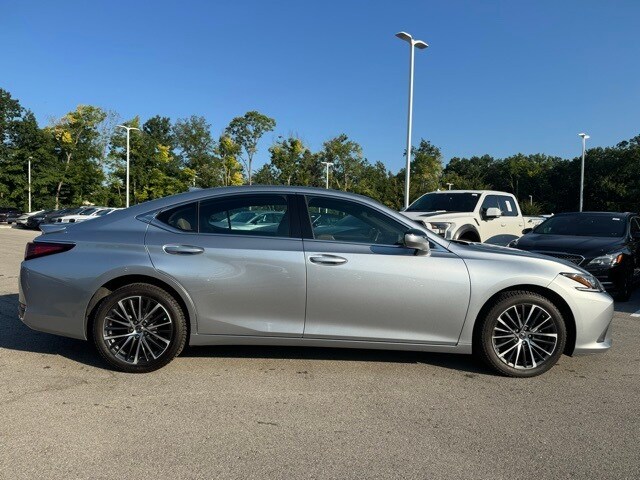 2023 Lexus ES 250 photo 2
