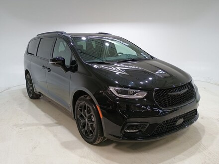 2023 Chrysler Pacifica Limited Van Passenger Van
