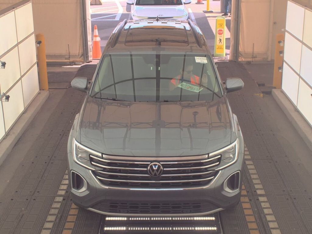 Used 2025 Volkswagen Atlas 2.0T SE w/Technology SUV