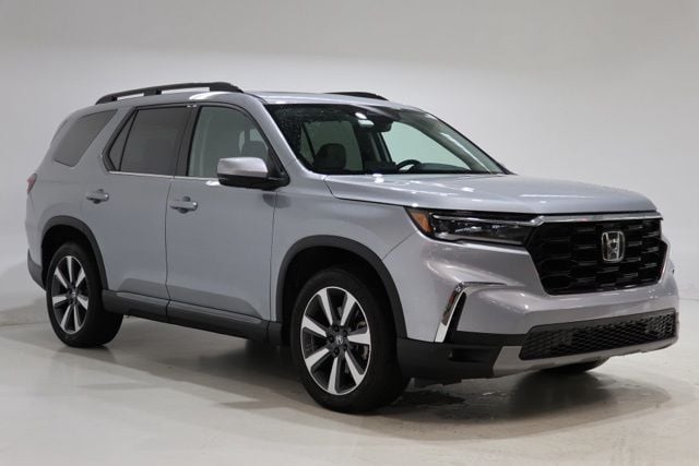 2023 Honda Pilot Touring AWD's photo
