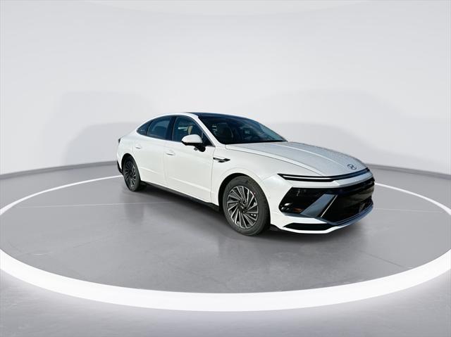 2025 Hyundai Sonata Hybrid Limited photo 2