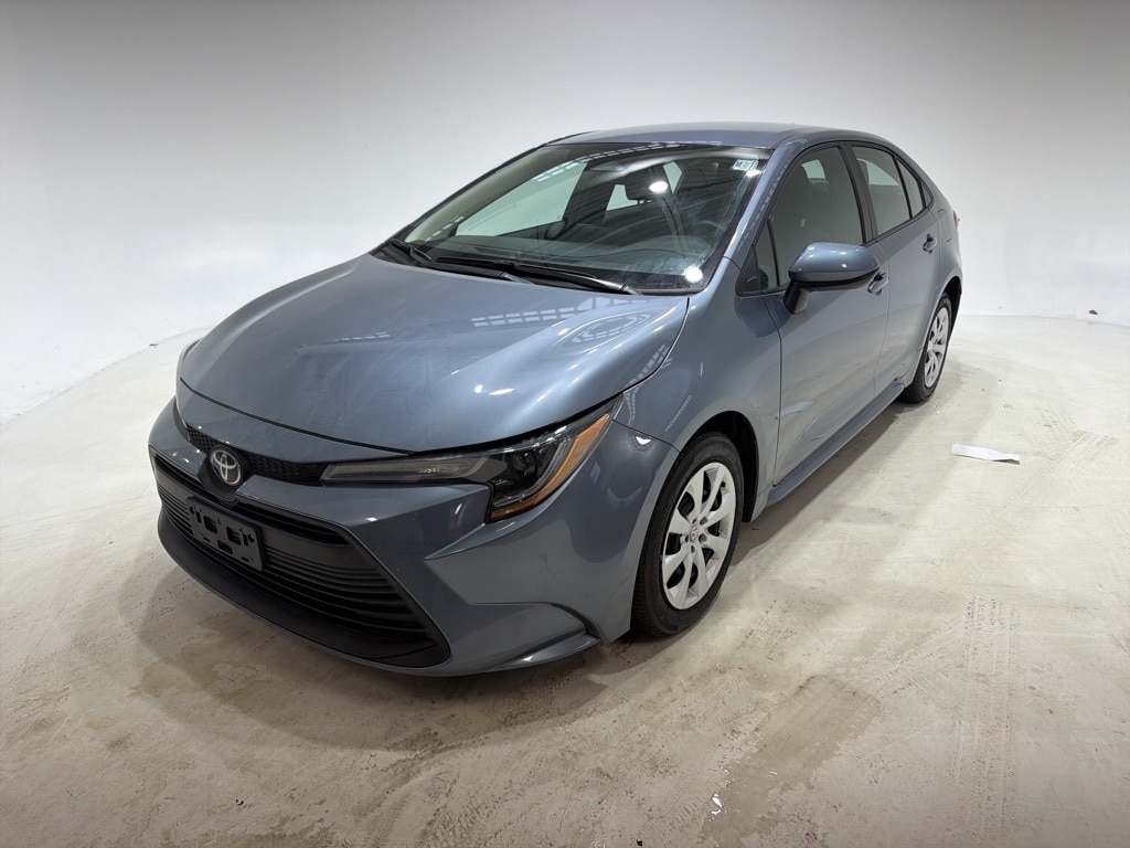 2025 Toyota Corolla LE's photo