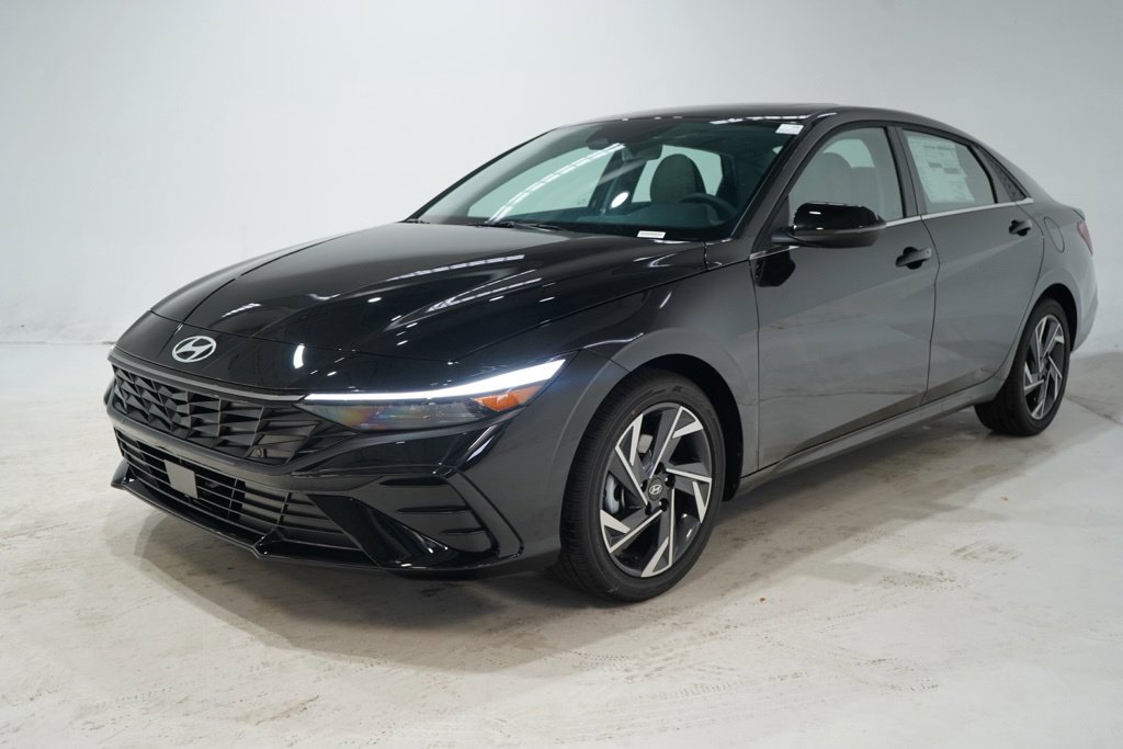 New 2026 Hyundai Elantra Limited Sedan