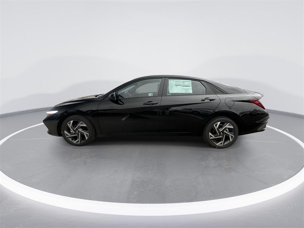 2025 Hyundai Elantra SEL Convenience photo 4