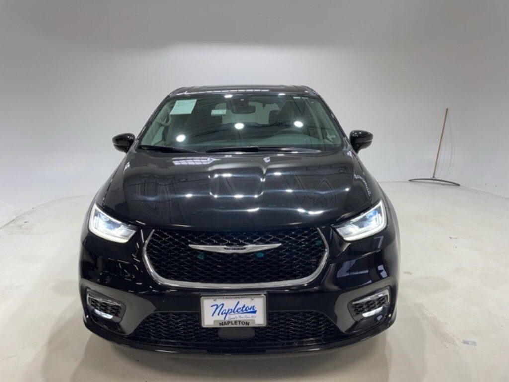 Used 2024 Chrysler Pacifica Limited Van Passenger Van