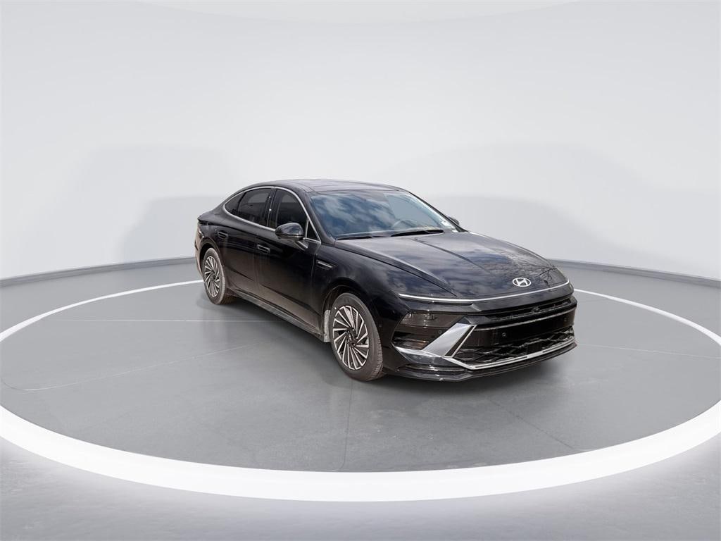 New 2025 Hyundai Sonata Hybrid Limited Sedan