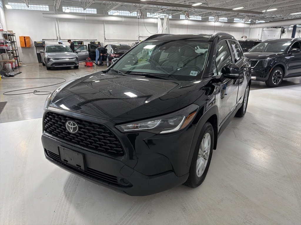 2022 Toyota Corolla Cross LE's photo