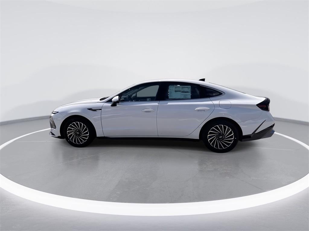 New 2025 Hyundai Sonata Hybrid SEL Sedan