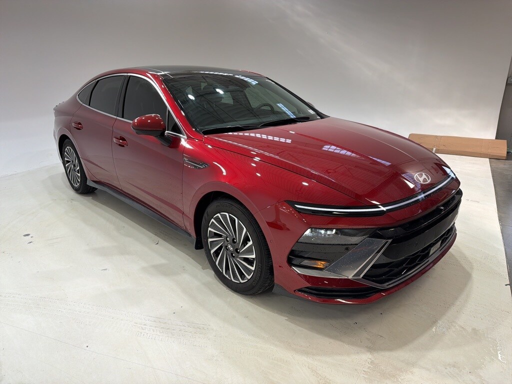 Used 2025 Hyundai Sonata Hybrid Limited Sedan