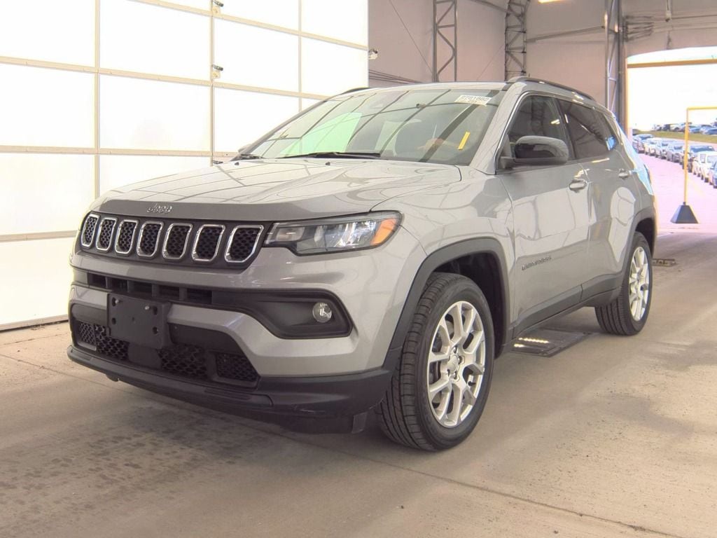 2023 Jeep Compass Latitude Lux 4X4's photo