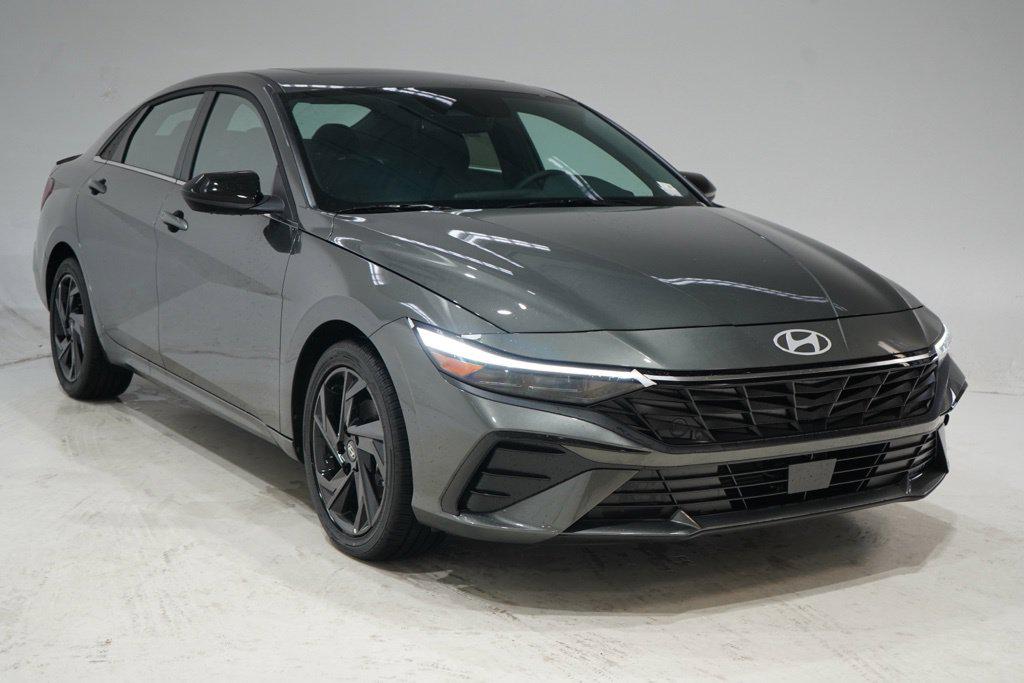 New 2026 Hyundai Elantra SEL Sport Sedan