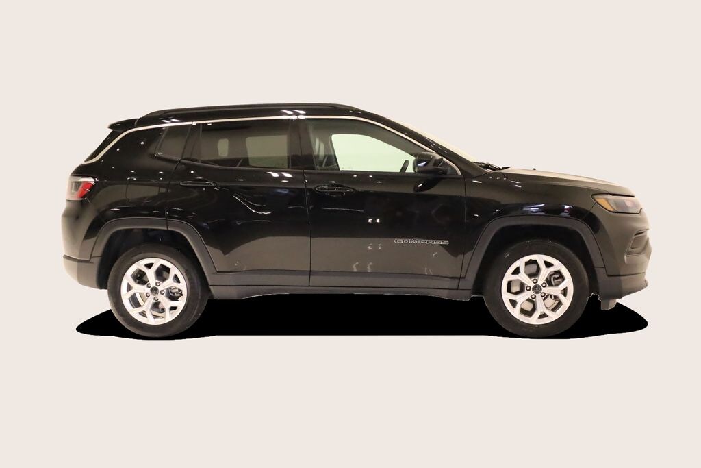 Used 2025 Jeep Compass Latitude SUV