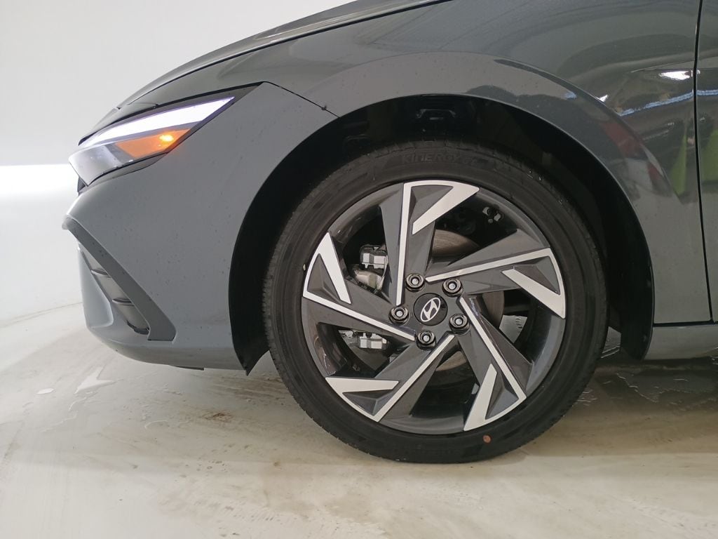 2025 Hyundai Elantra Blue - Photo 9