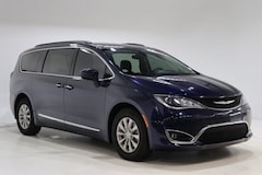 2017 Chrysler Pacifica Touring-L Van