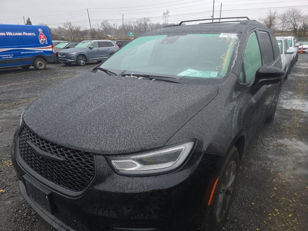 2022 Chrysler Pacifica Touring L's photo