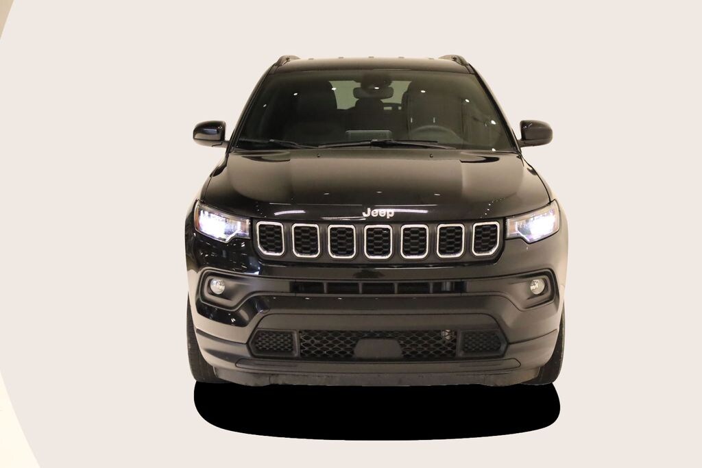 Used 2025 Jeep Compass Latitude SUV