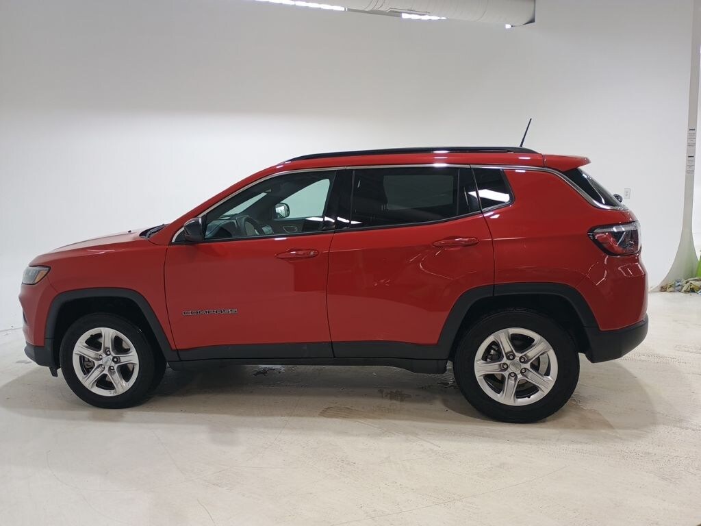Used 2023 Jeep Compass Latitude SUV