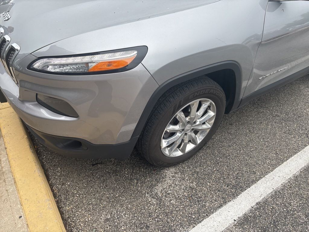 Used 2017 Jeep Cherokee Limited 4x4 SUV