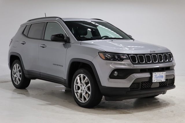 2023 Jeep Compass Latitude Lux 4X4's photo