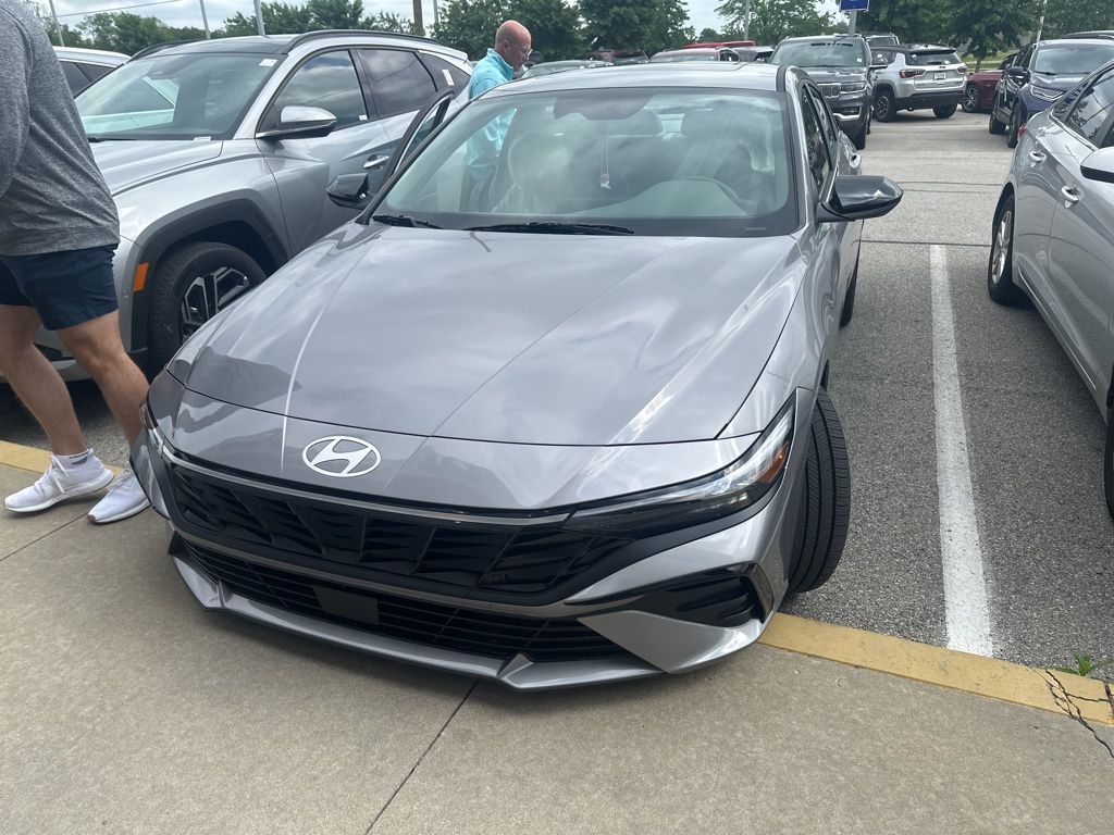 2026 Hyundai Elantra 2.0 SEL Sport Premium's photo