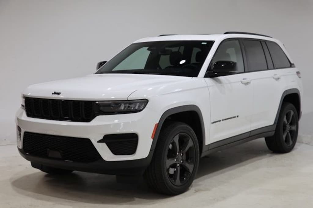 Used 2023 Jeep Grand Cherokee Laredo SUV