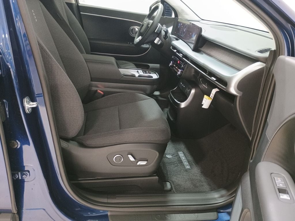 2026 Hyundai IONIQ 9 SE - Photo 14
