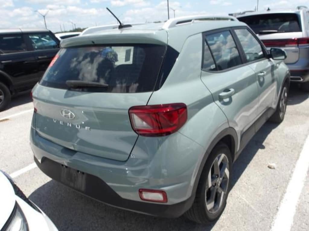 Used 2025 Hyundai Venue SEL SUV