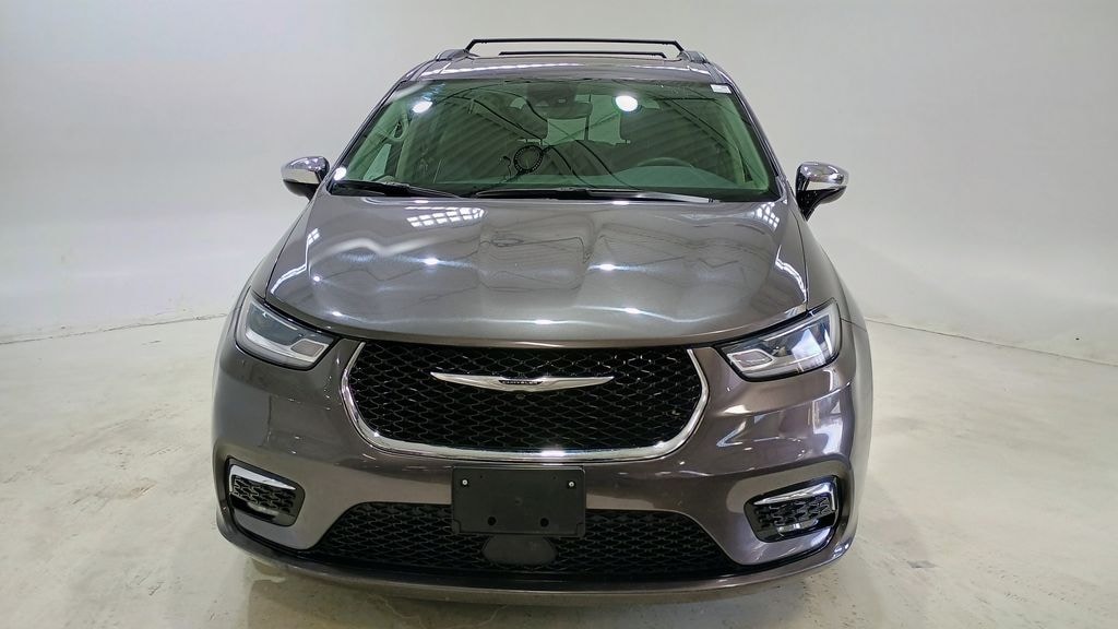 Used 2023 Chrysler Pacifica Limited Van Passenger Van