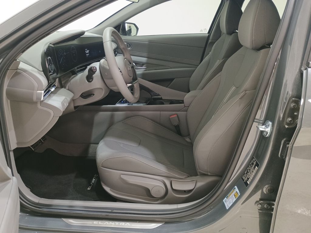 2025 Hyundai Elantra Blue - Photo 12