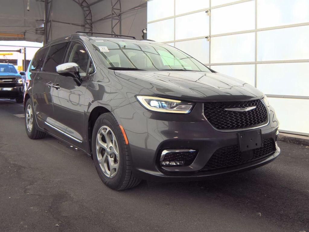 Used 2023 Chrysler Pacifica Limited Van Passenger Van