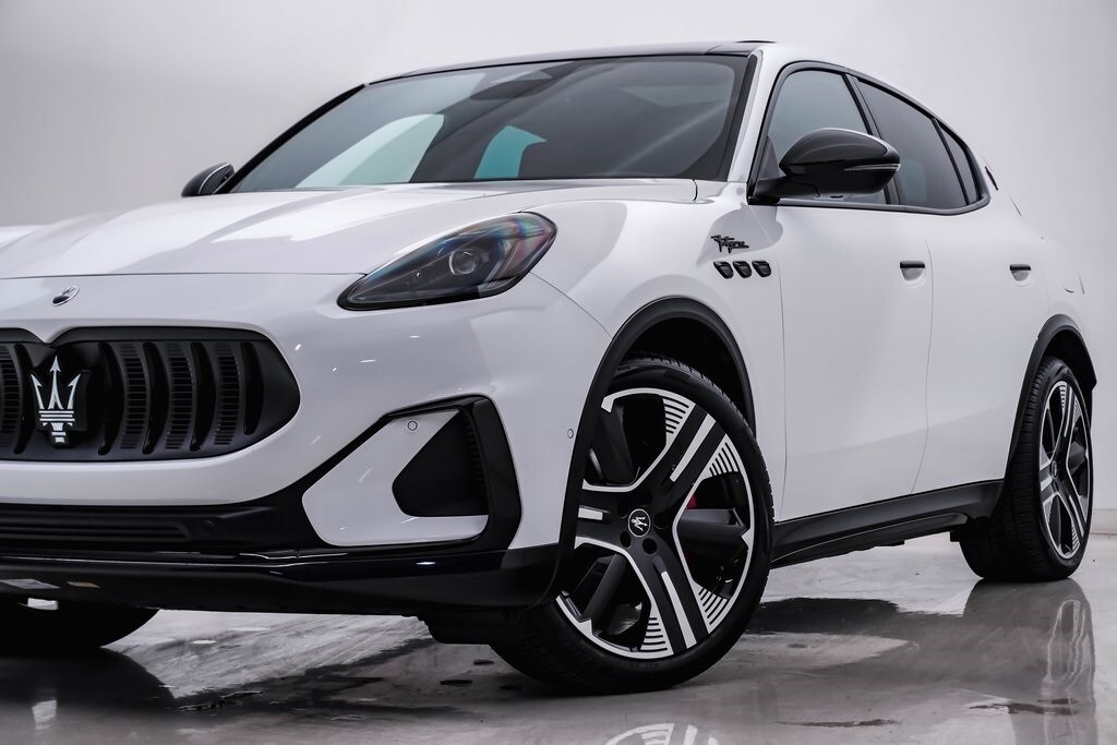 2025 Maserati Grecale photo 2