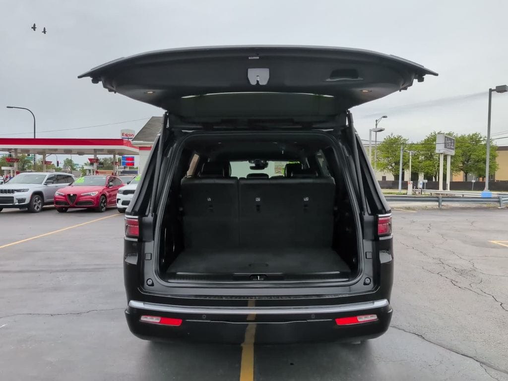 2023 Jeep Wagoneer Series III - Photo 16