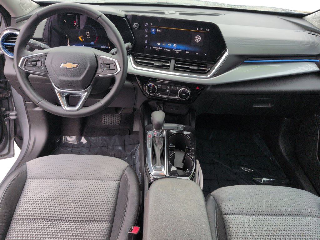 2025 Chevrolet Trax LT - Photo 11