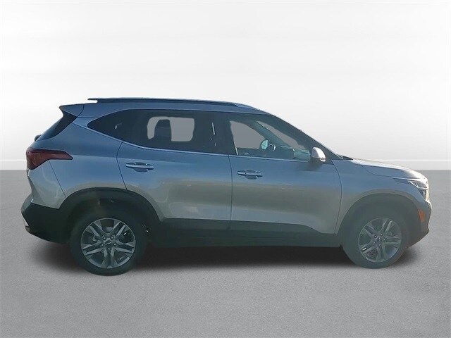 2022 Kia Seltos S Nightfall Edition photo 4