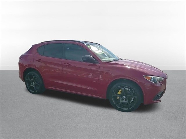 2022 Alfa Romeo Stelvio Ti Sport photo 3