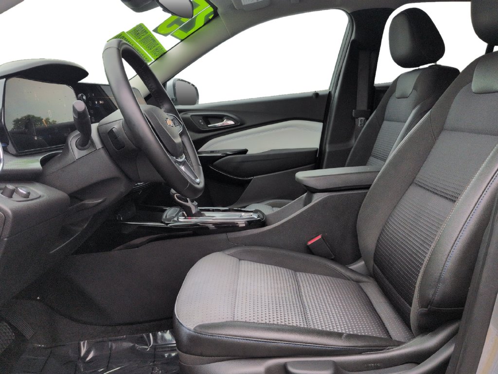 2025 Chevrolet Trax LT - Photo 21