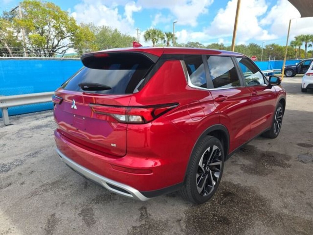 Used 2024 Mitsubishi Outlander SE Sport Utility
